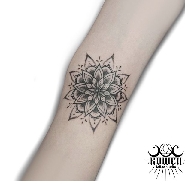 Tatuaż z Motywem Mandali - Harmonia i Duchowe Odkrycia
